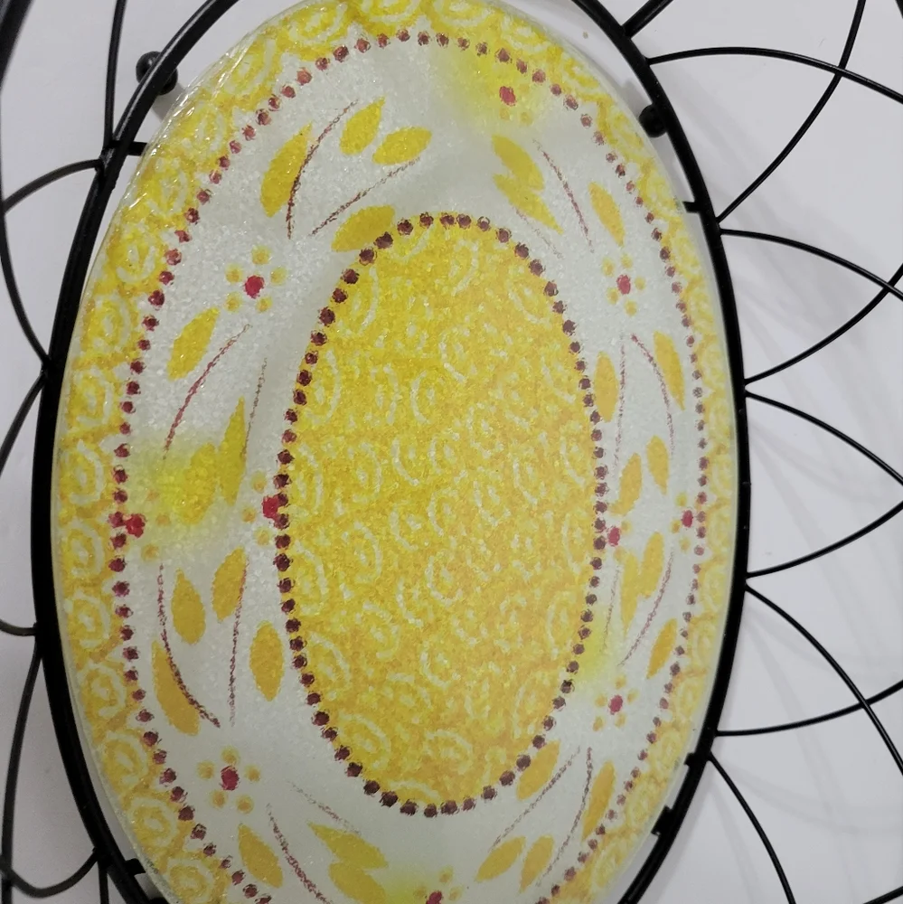 Temptations by Tara Wire Basket With Glass Trivet